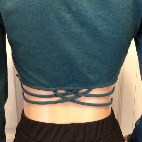 Charlotte Russe Womens Teal Strappy Long Sleeve Cropped Top Size Large - Picture 3 of 5